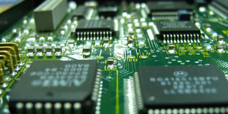 Pénurie des semi-conducteurs : Intel évoque ses prévisions et présente sa stratégie pour limiter les dégâts