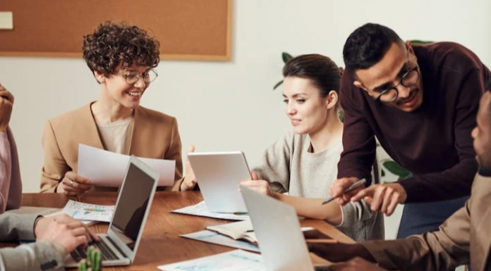 Adoption de la GenAI : des dirigeants français particulièrement optimistes pour la productivité de leur entreprise
