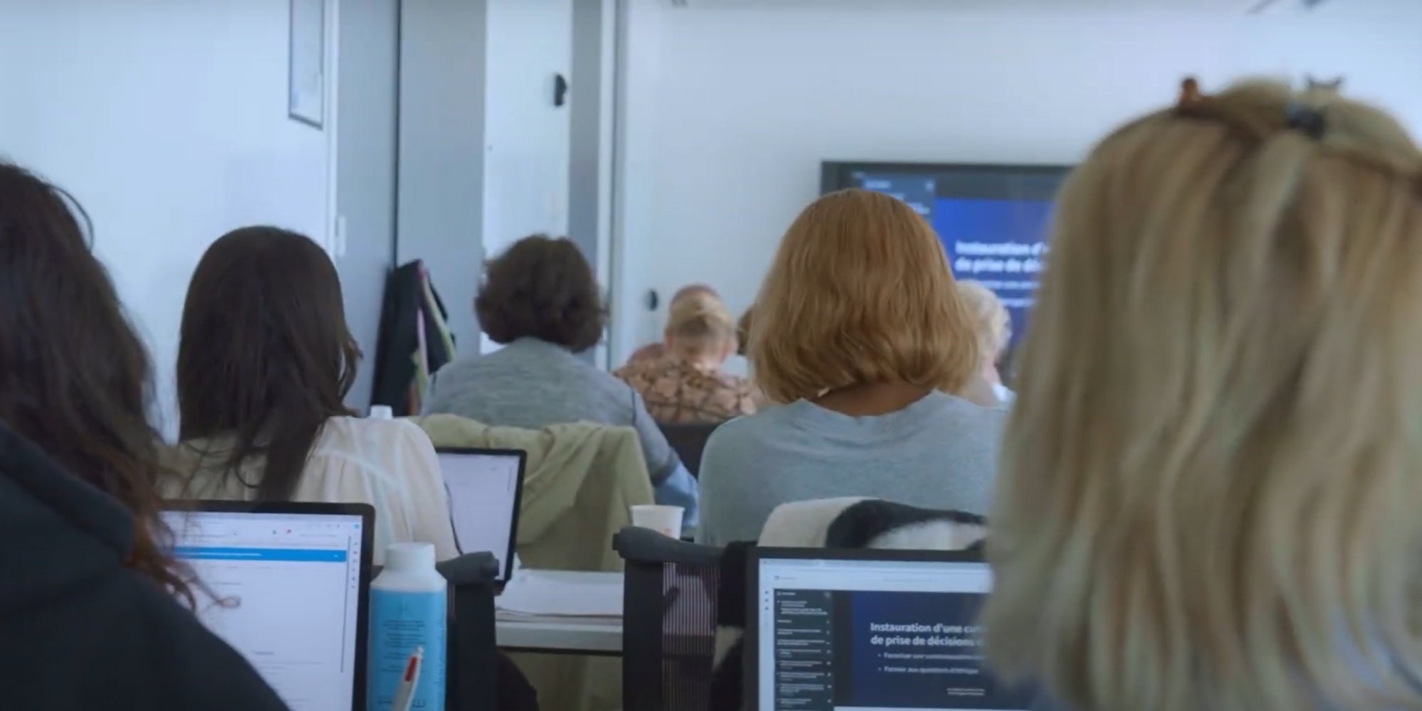 IA e inclusione femminile: Women in AI e Social Builder si uniscono al programma GenIAles di Simplon e Microsoft